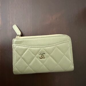 CHANEL Quilted Leather Wallet - Cream
